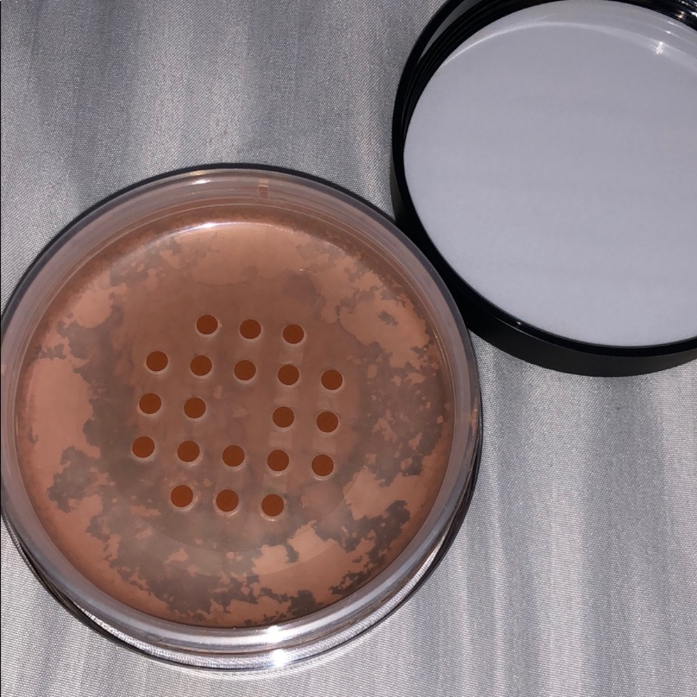 Anastasia loose setting powder - Picture 3 of 5